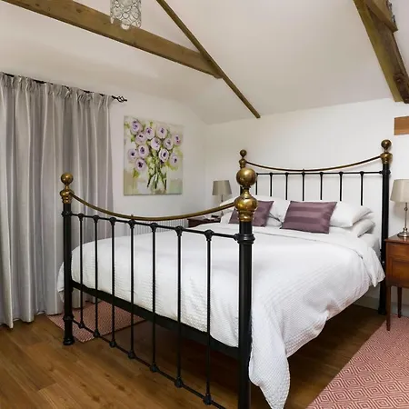Ferienpark Red River Stables - Peaceful, Beautiful Grounds, Swimming Pool, Location For West Cornwall