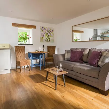 Red River Stables - Peaceful, Beautiful Grounds, Swimming Pool, Location For West Cornwall Camborne