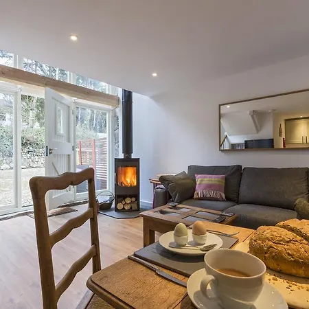 Red River Stables - Peaceful, Beautiful Grounds, Swimming Pool, Location For West Cornwall