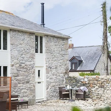 Red River Stables - Peaceful, Beautiful Grounds, Swimming Pool, Location For West Cornwall