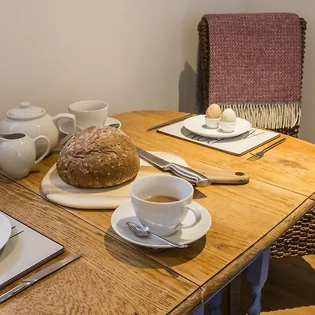 Red River Stables - Peaceful, Beautiful Grounds, Swimming Pool, Location For West Cornwall